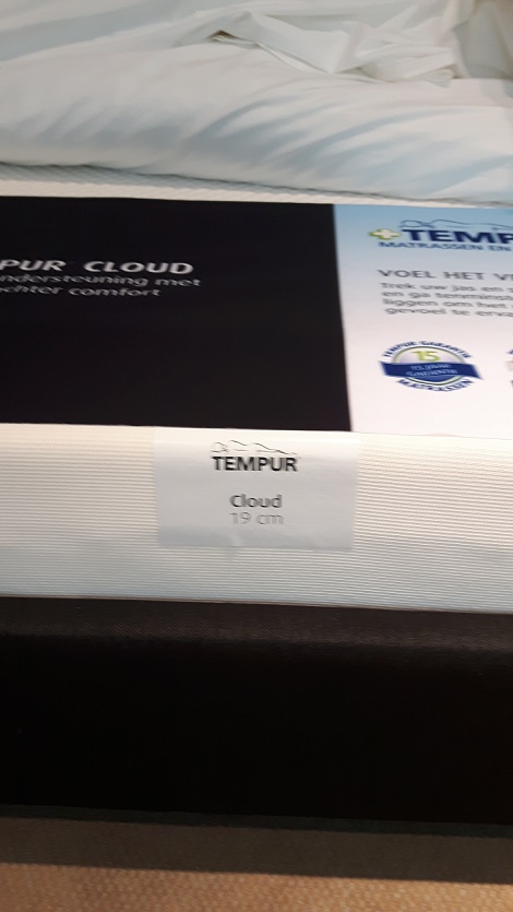 Tempur matras 50 % korting,showroommatras 90x200 cm. Cloud 19 cm. hoog,theo bot zwaag